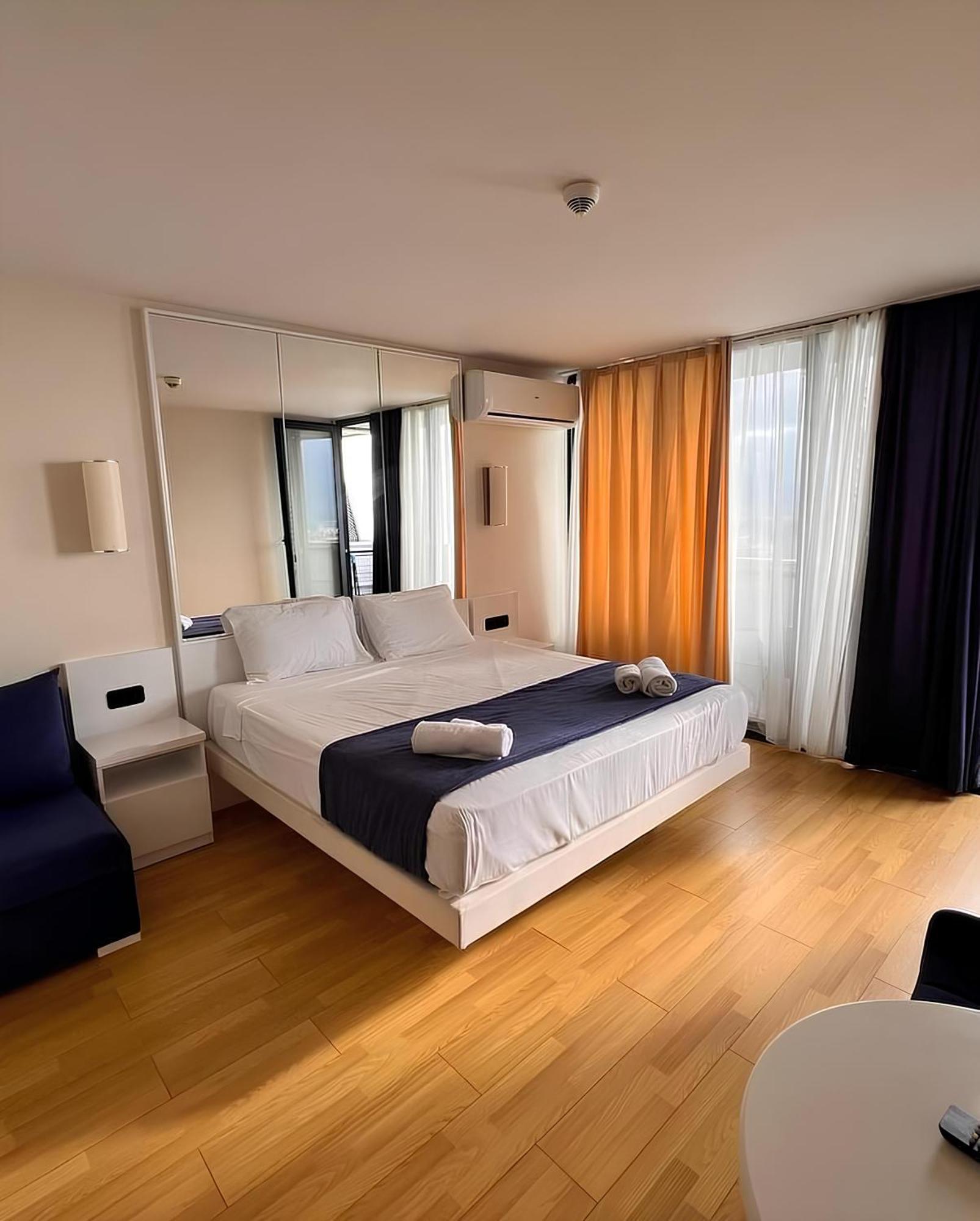 Orbi Panoramic Apartament 5*